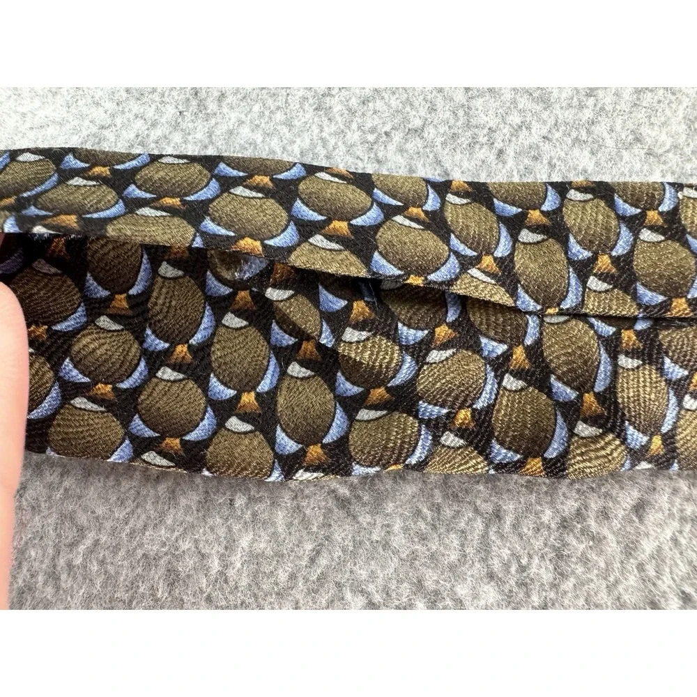 The Nature Conservancy men silk